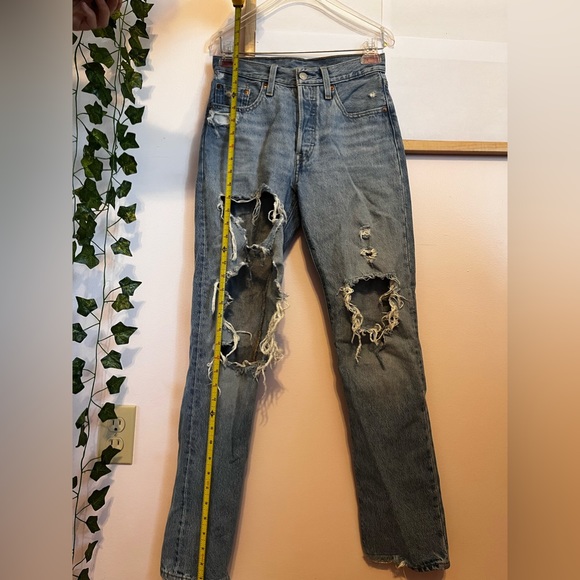 Levi 501 Distressed Women's Jeans. - Picture 8 of 14